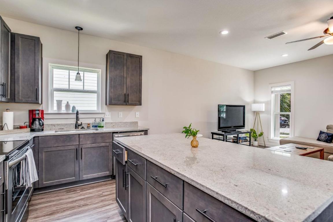 Beach Flow Bungalow-Mins To Downtown-Dining-Base Pensacola Eksteriør billede