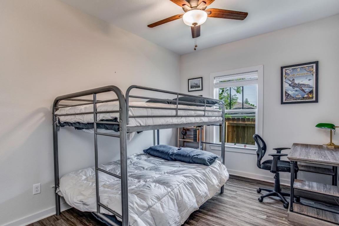 Beach Flow Bungalow-Mins To Downtown-Dining-Base Pensacola Eksteriør billede