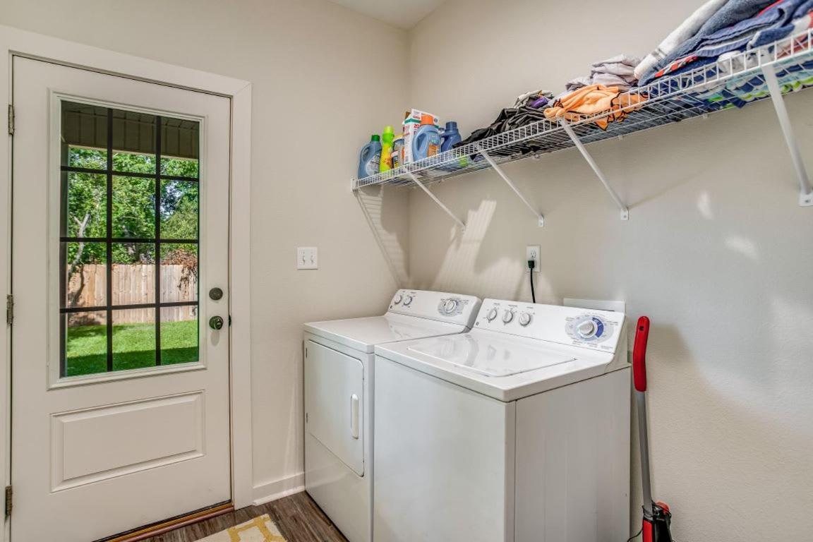 Beach Flow Bungalow-Mins To Downtown-Dining-Base Pensacola Eksteriør billede