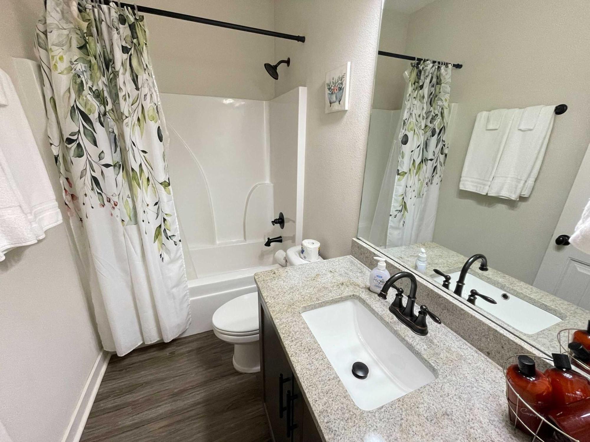 Beach Flow Bungalow-Mins To Downtown-Dining-Base Pensacola Eksteriør billede